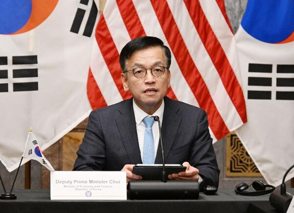 최상목 부총리가 17일(현지시간) 미국 재무부에서 열린 '제1차 한미일 재무장관회의'에서 발언하고 있다. (사진제공=기획재정부)