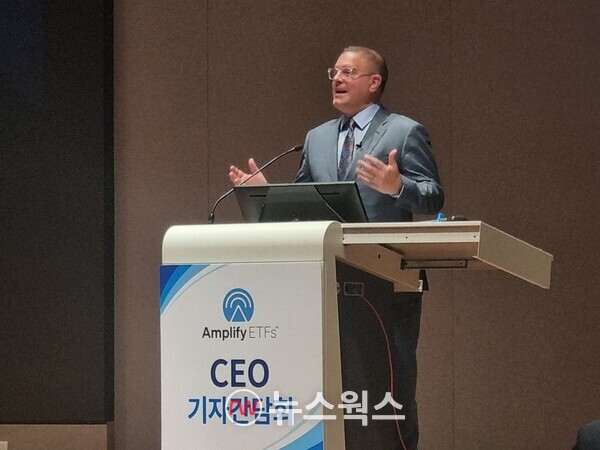 크리스티안 마군 앰플리파이 CEO가 7일 서울 여의도 한국거래소에서 열린 기자간담회에서 발언하고 있다. (사진=박성민 기자)