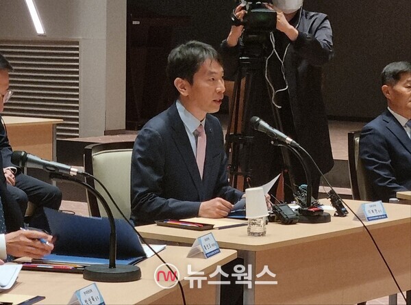 이복현 금융감독원장이 지난달 25일 서울 여의도 한국거래소에서 열린 '개인투자자와 함께하는 제2차 열린 토론'에서 발언하고 있다. (사진=박성민 기자)