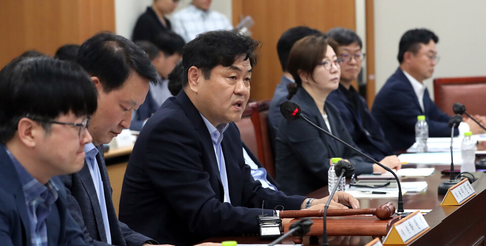 21일 세종시 정부세종청사에서 열린 최저임금위원회 제1차 전원회의에서 이인재 위원장이 모두 발언 하고 있다. (사진제공=뉴스1)