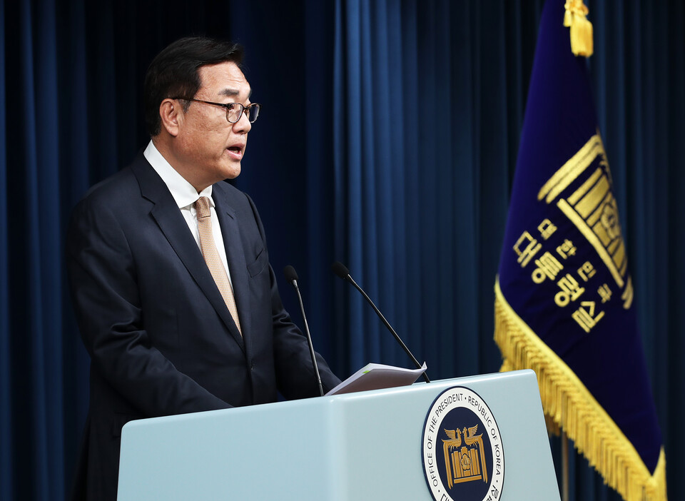 정진석 대통령 비서실장이 21일 용산 대통령실 청사에서 채 상병 사망 사건 외압 의혹 특검법(채상병 특검법) 재의요구권 의결과 관련한 브리핑을 하고 있다. 윤석열 대통령은 이날 채상병 특검범에 대해 취임 후 10번째 거부권을 행사했다. (사진=뉴스1)