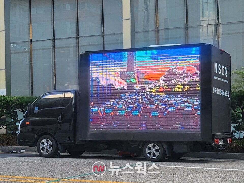 서울 서초구 삼성전자 본사 앞에 배치된 전삼노 홍보 차량. (사진=채윤정 기자)