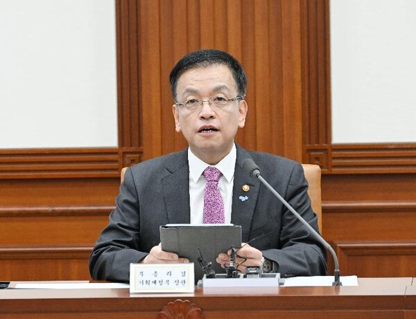 최상목 부총리가 지난 5월 13일 정부서울청사에서 열린 '경제관계장관회의'를 주재하고 있다. (사진제공=기획재정부)