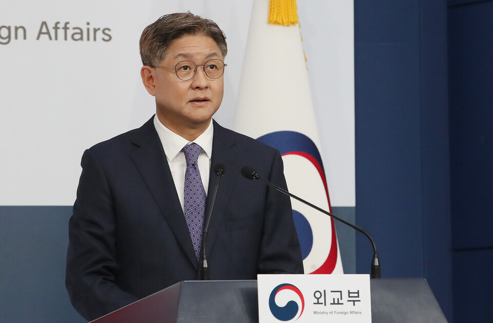 임수석 외교부 대변인이 13일 서울 도렴동 외교부 청사에서 열린 정례브리핑에서 푸틴 러시아 대통령의 방북 관련 질의에 답하고 있다. (사진=뉴스1)