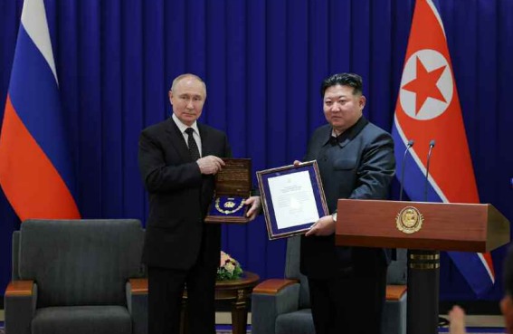 북한 노동당 기관지 노동신문은 20일 블라디미르 푸틴 러시아 대통령에게 조선민주주의인민공화국 최고훈장인 김일성훈장이 수여됐다고 보도했다. (사진=평양 노동신문/뉴스1)