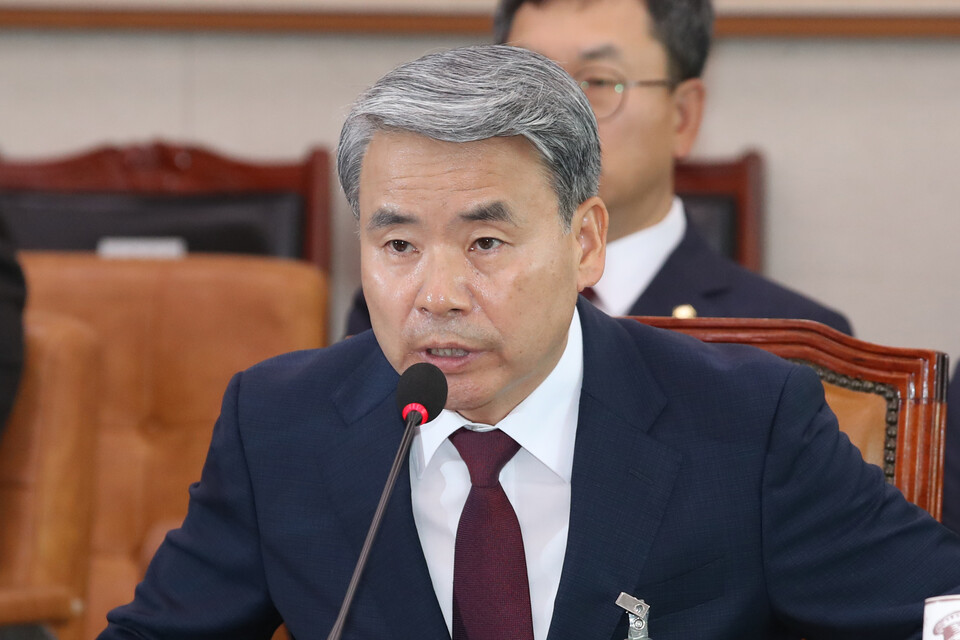 이종섭 전 국방부장관이 21일 서울 여의도 국회에서 열린 법제사법위원회 전체회의 순직 해병 수사 방해 및 사건 은폐 등의 진상규명을 위한 특별검사의 임명 등에 관한 법률안 관련 입법청문회에 증인으로 출석해 의원 질의에 답하고 있다. (사진=뉴스1)