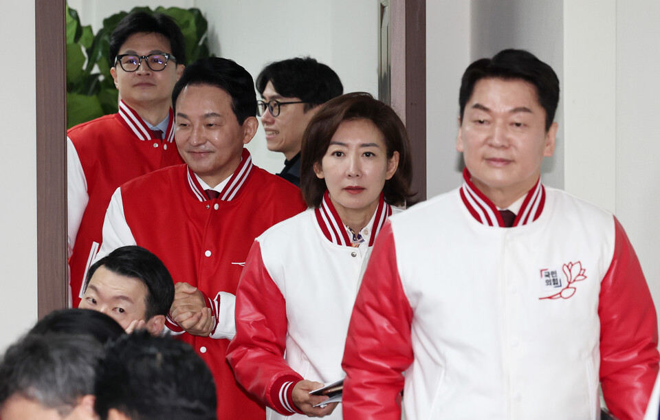 국민의힘 총괄선대위원장을 맡은 한동훈 비대위원장(왼쪽부터)과 원희룡, 나경원, 안철수 공동선대위원장이 17일 오전 서울 여의도 중앙당사에서 열린 중앙선거대책위원회의에 참석하고 있다. (사진=뉴스1)