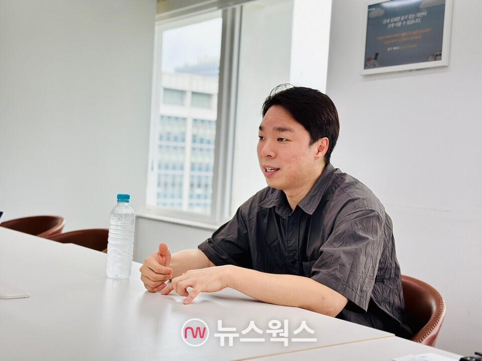 이영복 제네시스랩 대표가 뉴스웍스와 가진 인터뷰에서 AI의  부작용에 대해 설명하고 있다. (사진제공=제네시스랩)