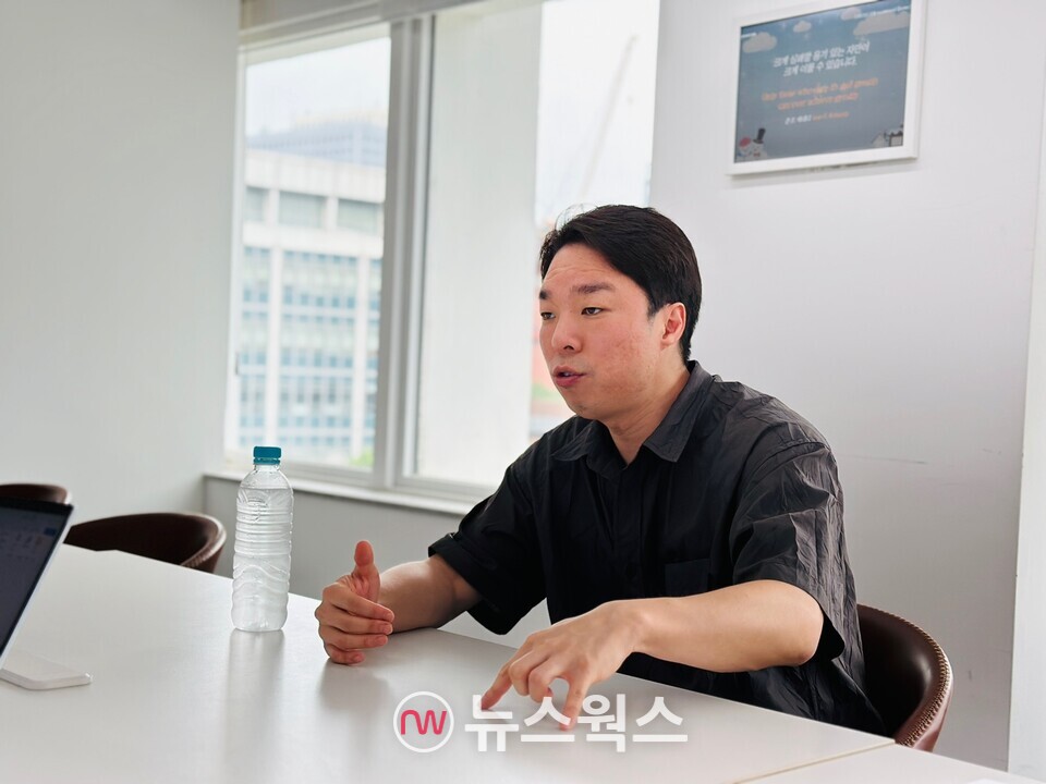 이영복 제네시스랩 대표가 뉴스웍스와 가진 인터뷰에서 딥페이크 문제를 극복할 수 있는 방법에 대한 의견을 밝히고 있다. (사진제공=제네시스랩)