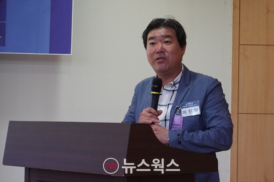 이진열 동서대 교수가 23일 국회의원회관 소회의실에서 개최된 '청년 고립·은둔, 해법은 무엇인가' 정책 토론회'에서 '일본 히키코모리 정책에 대한 분석'을 주제로 발표하고 있다. (사진=이한익 기자)