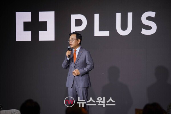 권희백 한화자산운용 대표가 23일 서울 더플라자 호텔에서 열린 'PLUS ETF 출범식'에서 발언하고 있다. (사진제공=한화자산운용)