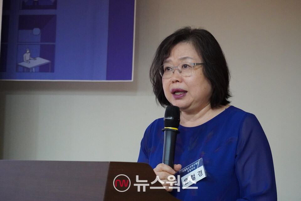 윤철경 지엘청소년연구재단 상임이사가 23일 국회의사당 의원회관에서 열린 '고립·은둔 문제 해결을 위한 국회 정책토론회'에서 주제발표를 하고 있다. (사진=이한익 기자)