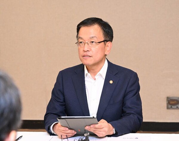 최상목 부총리가 8일 정부서울청사에서 열린 '부동산관계장관회의'에서 모두발언을 하고 있다. (사진제공=기획재정부)