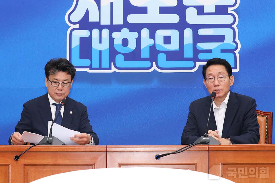 김상훈(오른쪽) 국민의힘 정책위의장이 지난 7일 국회에서 진성준 더불어민주당 정책위의장을 예방해 발언하고 있다. (사진제공=국민의힘)