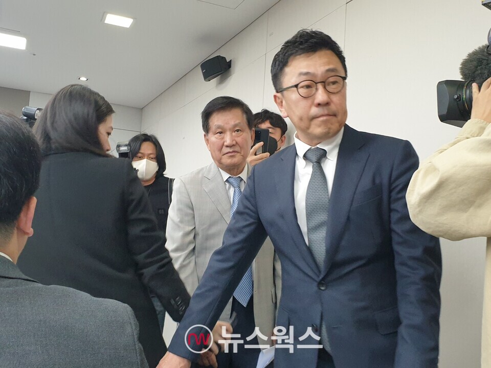 황현순(오른쪽에서 첫 번째) 前 키움증권 대표. (사진=뉴스웍스 DB)