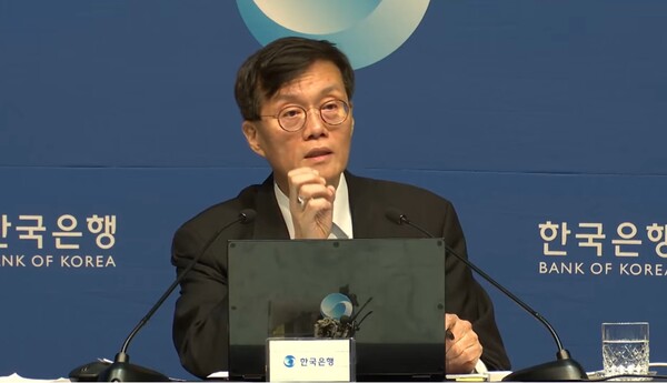 이창용 한은 총재가 지난 7월 11일 통화정책방향 관련 기자간담회에서 답변하고 있다. (출처=한국은행 유튜브)