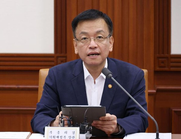 최상목 부총리가 21일 정부서울청사에서 열린 '경제관계장관회의'에서 모두발언을 하고 있다. (사진제공=기획재정부)