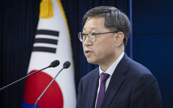 정윤순 보건복지부 보건의료정책실장이 지난 9일 응급의료 일일 브리핑을 진행하고 있다. (사진제공=보건복지부)