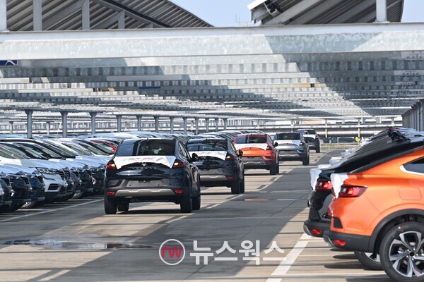 르노코리아자동차 부산공장에서 수출 준비 중인 'XM3'. (사진제공=르노코리아)