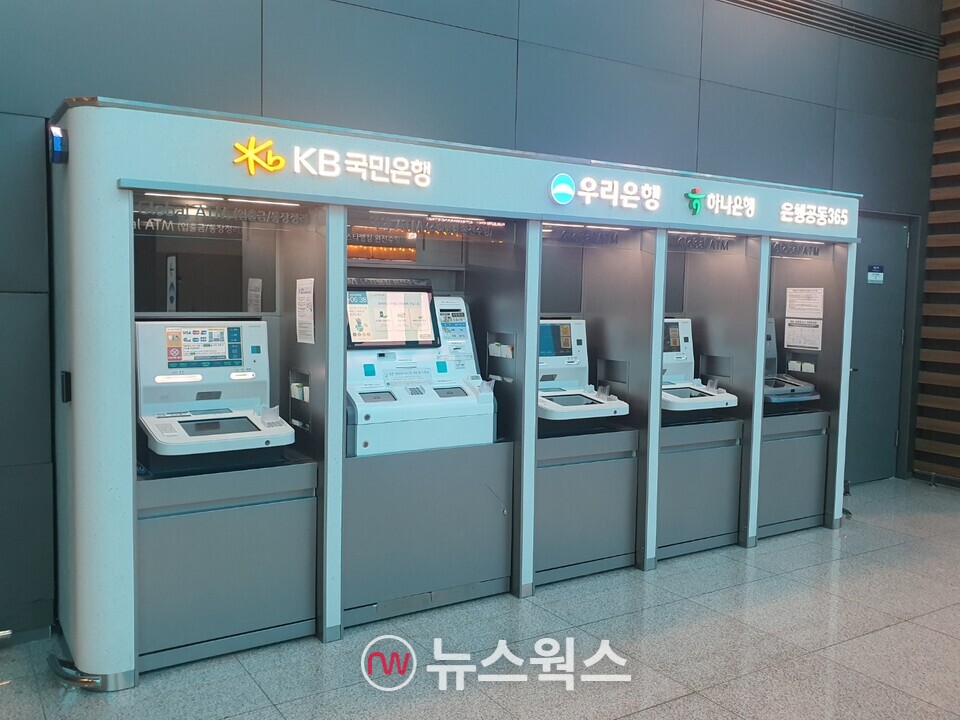 은행별 ATM기기가 설치돼 있는 모습. (사진=백종훈 기자)