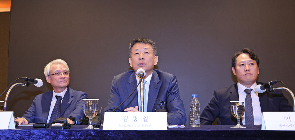 19일 서울 소공동 롯데호텔에서 열린 '고려아연 공개매수 기자간담회'에서 김광일 MBK파트너스 부회장이 입장을 밝히고 있다. (사진=뉴스1)