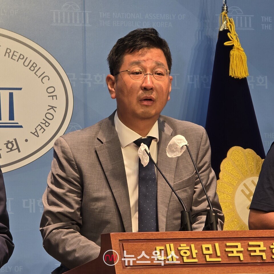 김태선 민주당 의원이 19일 국회소통관에서 열린 기자회견에서 MBK의 행태에 대해 성토하고 있다. (사진=원성훈 기자)