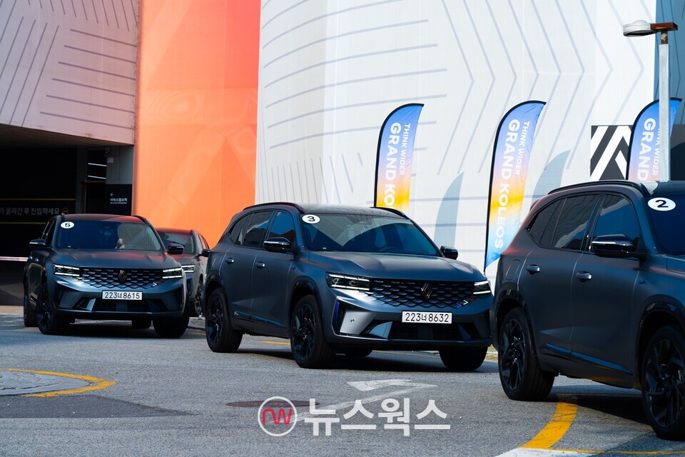 르노코리아는 플래그십 스토어 ‘르노 성수’에서 새로운 중형 SUV ‘뉴 르노 그랑 콜레오스’의 고객 대상 특별 시승 행사를 진행한다. (사진제공=르노코리아)
