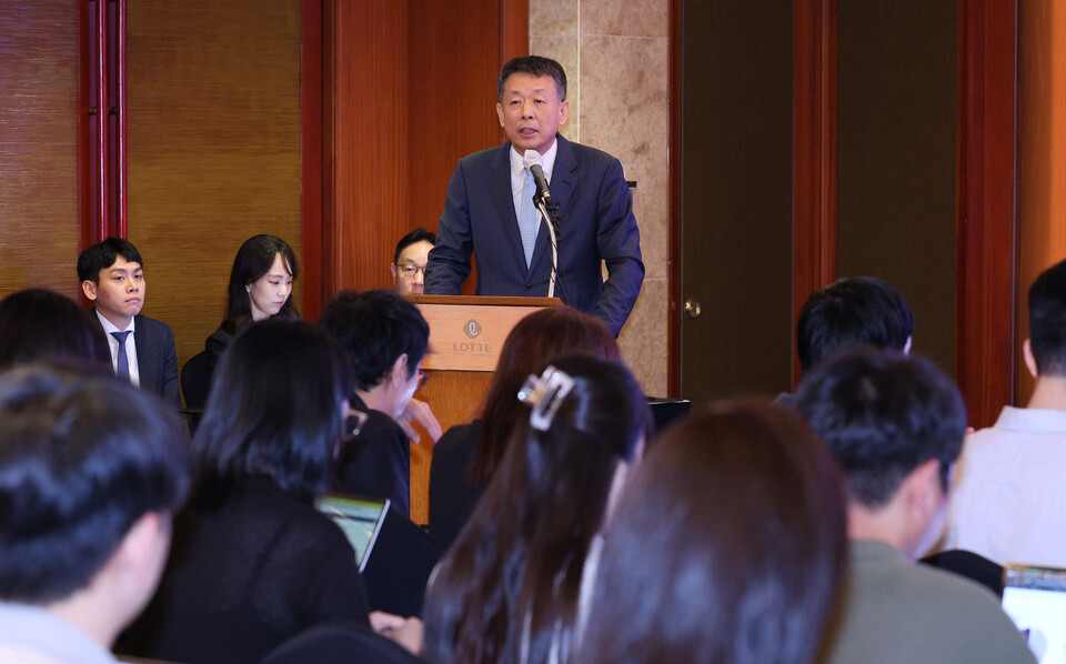 ​김광일 MBK 파트너스 부회장이 19일 오전 서울 중구 롯데호텔에서 열린 MBK파트너스 고려아연 공개매수 관련 기자간담회를 진행하고 있다. (사진=뉴스1)