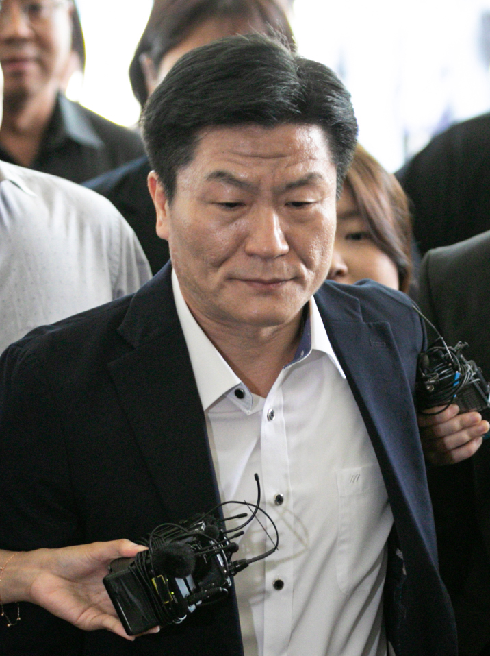 이태원 참사 부실대응 등의 혐의를 받는 이임재 전 용산경찰서장이 30일 오후 서울 마포구 서울 서부지방법원에서 열린 선고공판에 출석하고 있다. (사진=뉴스1)