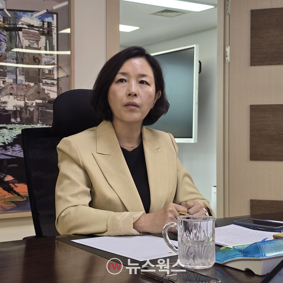 더불어민주당 소속 서울시의회 문화체육관광위원회 김경 위원장이 14일 서울시의회 문화체육관광위원장실에서 뉴스웍스와 인터뷰를 하고 있다. (사진=원성훈 기자)