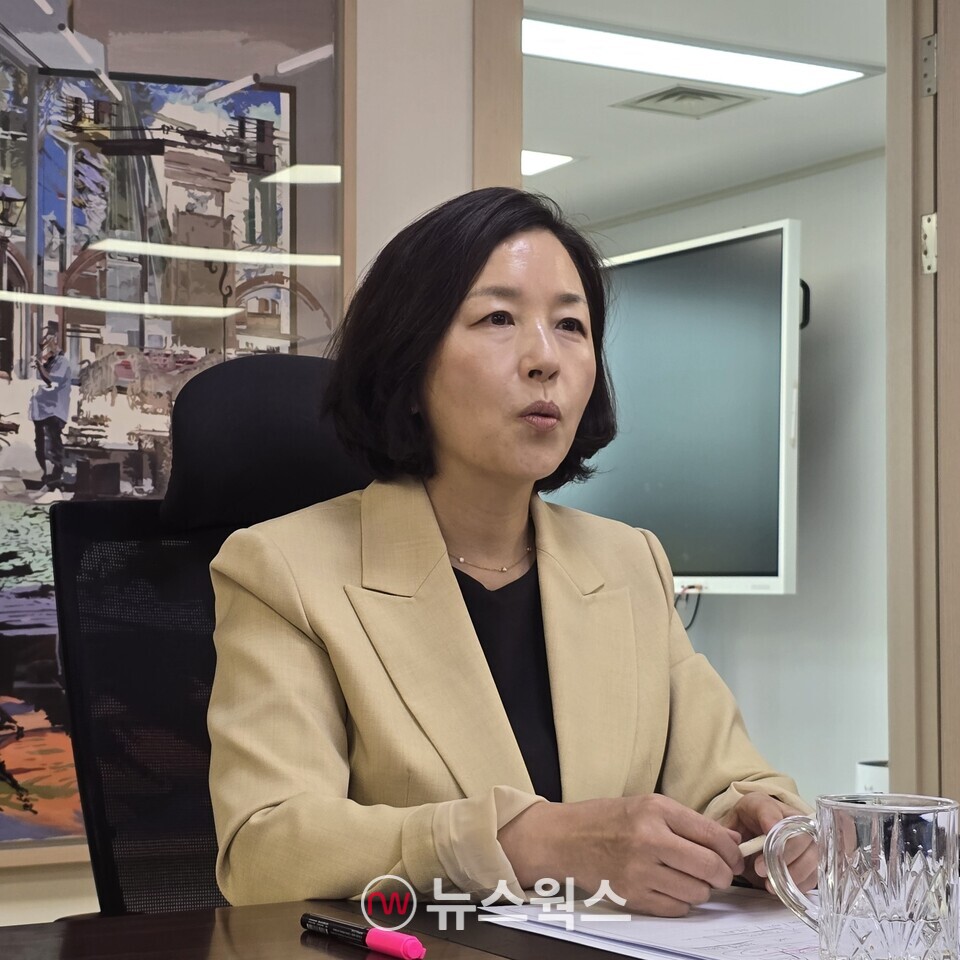 김경 위원장이 14일 뉴스웍스와의 인터뷰에서 '서울의 달'에 대한 견해를 피력하고 있다. (사진=원성훈 기자)