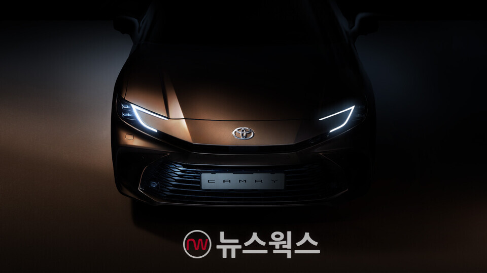 토요타코리아 '2025년형 캠리 하이브리드' 모델. (사진제공=토요타코리아)