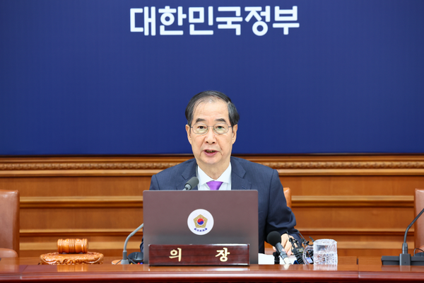 한덕수 국무총리가 지난 10일 정부서울청사에서 열린 국무회의를 주재하고 있다. (사진제공=국무조정실)