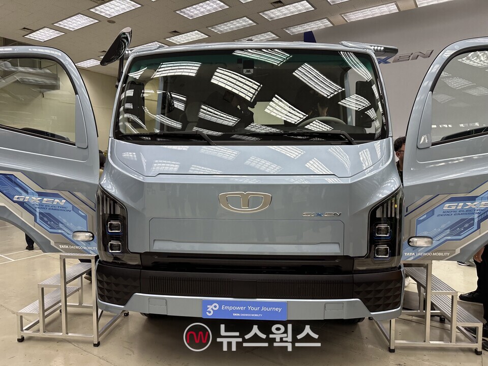 6일 타타대우모빌리티가 공개한 국내 최초 준중형 전기트럭 '기쎈'. (사진= 정현준 기자)