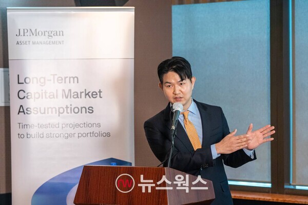 차덕영 한화자산운용 연금본부장이 14일 서울 여의도 63빌딩에서 열린 '2025 LTCMA 장기자본시장 전망 세미나'에서 발언하고 있다. (사진제공=한화자산운용)