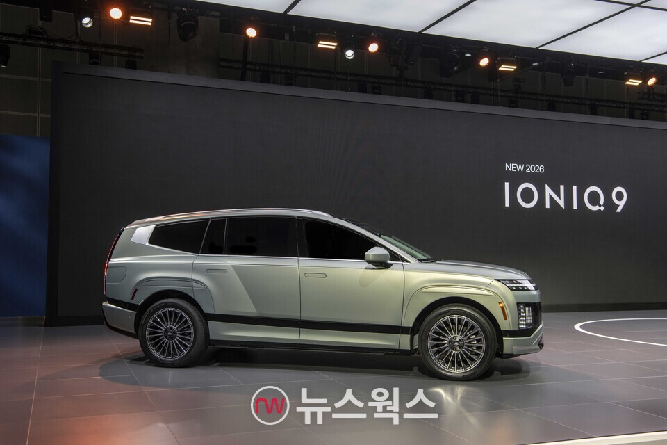 미국 LA 컨벤션 센터에서 열린 2024 LA 오토쇼에 전시된 현대차 '아이오닉 9'. (사진제공=현대차)