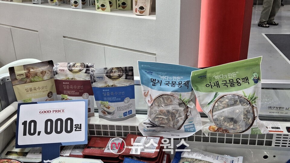 식품 박람회 푸드위크에서 해수산물 업체 바다원이 육수 코인과 국물용 팩을 전시하고 있다. (사진=강석호 기자)
