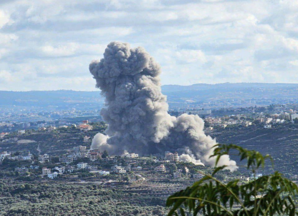 레바논 남부가 이스라엘군의 폭격으로 연기가 뒤덮혀 있다. (출처=엑스)  