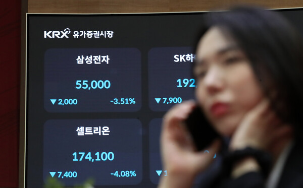 지난 11일 서울 여의도 한국거래소 전광판에 종목별 종가가 표시되고 있다. (사진=뉴스1)