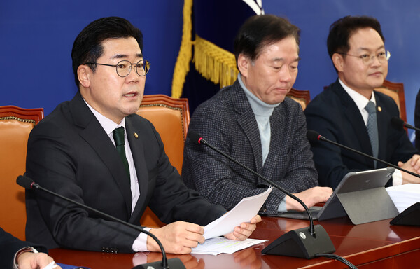 박찬대 더불어민주당 원내대표가 전날 서울 여의도 국회에서 열린 '2025년 예산안 및 순직해병국정조사 계획 관련 기자간담회'에서 모두 발언을 하고 있다. (사진=뉴스1)