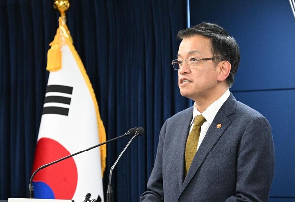 최상목 부총리가 지난 11월 28일 정부서울청사에서 '국회법' 일부개정법률안(자동부의 제도 폐지) 관련 정부 입장을 발표하고 있다. (사진제공=기획재정부)