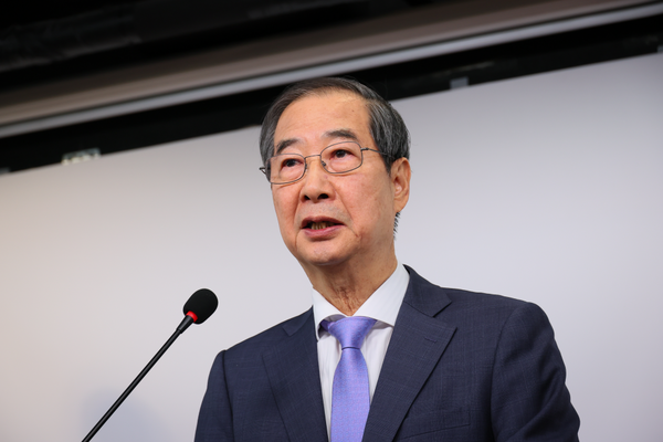 한덕수 국무총리가 지난 8일 여의도 국민의힘당사에서 국정 수습 방안을 담은 공동 담화문을 발표하고 있다. (사진=국무조정실)