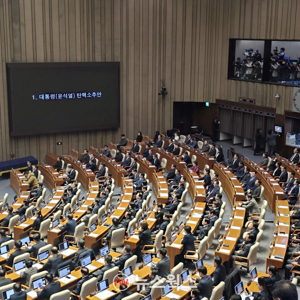 14일 국회 본회의에서 여야 의원들이 윤석열 대통령 탄핵소추안' 투표를 앞두고 있다. (사진=원성훈 기자)