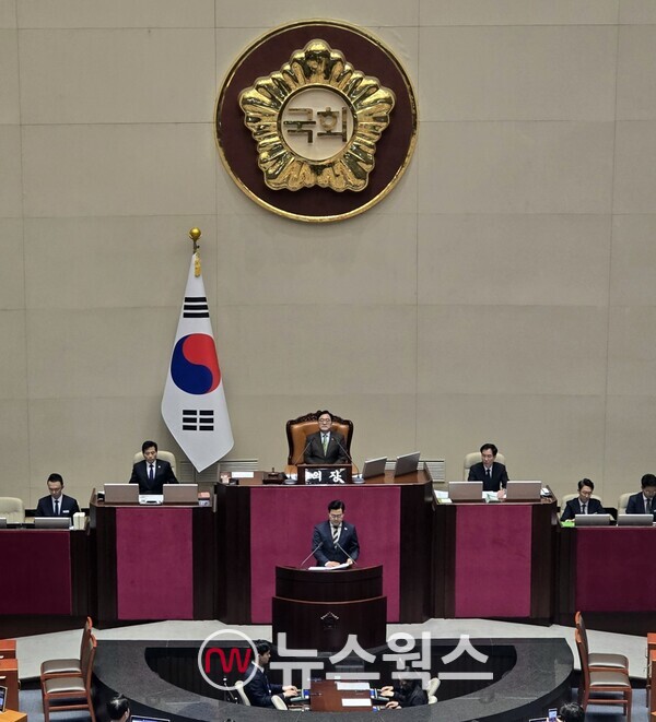 14일 제419회 임시회 제4차 본회의에서 윤석열 대통령의 탄핵소추안을 상정하고 있다. (사진=원성훈 기자)