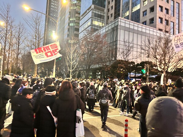 14일 여의도 의사당대로가 집회에 참석한 시민들로 빼곡한 모습이다. (사진=허운연 기자)