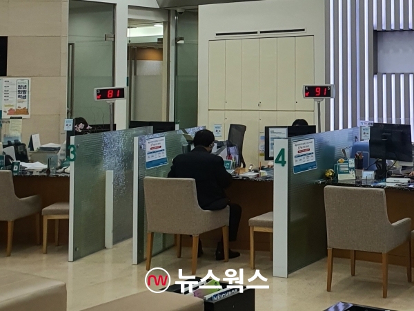 한 시중은행 대출창구에서 고객이 상담하고 있다. (사진=뉴스웍스 DB)