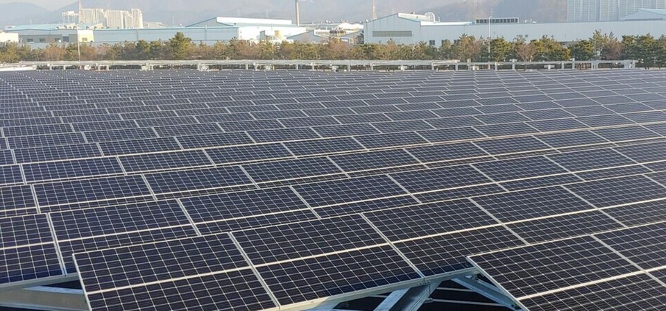 태양광 발전을 위한 태양열 패널이 설치되어 있다. (사진제공=산업부)