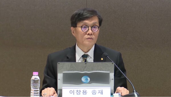 이창용 한은 총재가 18일 물가안정목표 운영상황 점검 관련 기자간담회를 진행하고 있다. (출처=한국은행 유튜브)