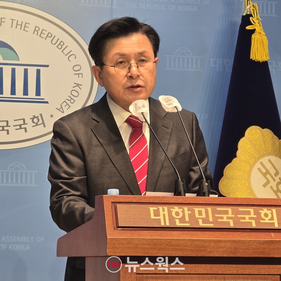 황교안 전 국무총리가 19일 국회 소통관에서 기자회견을 하고 있다. (사진=원성훈 기자)