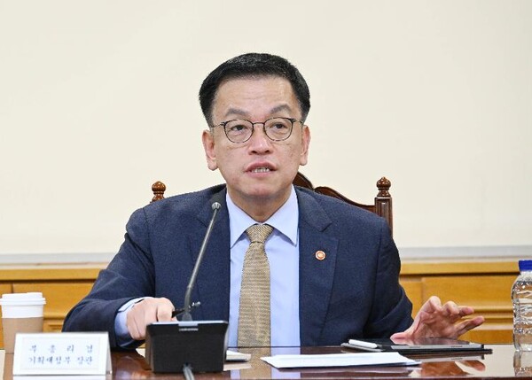 최상목 부총리가 23일 서울 중구 은행연합회에서 열린 '거시경제·금융현안 간담회'를 주재하고 있다. (사진제공=기획재정부)